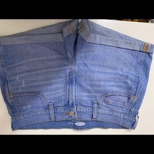 OLD NAVY BOYFRIEND JEAN SHORTS SIZE 6